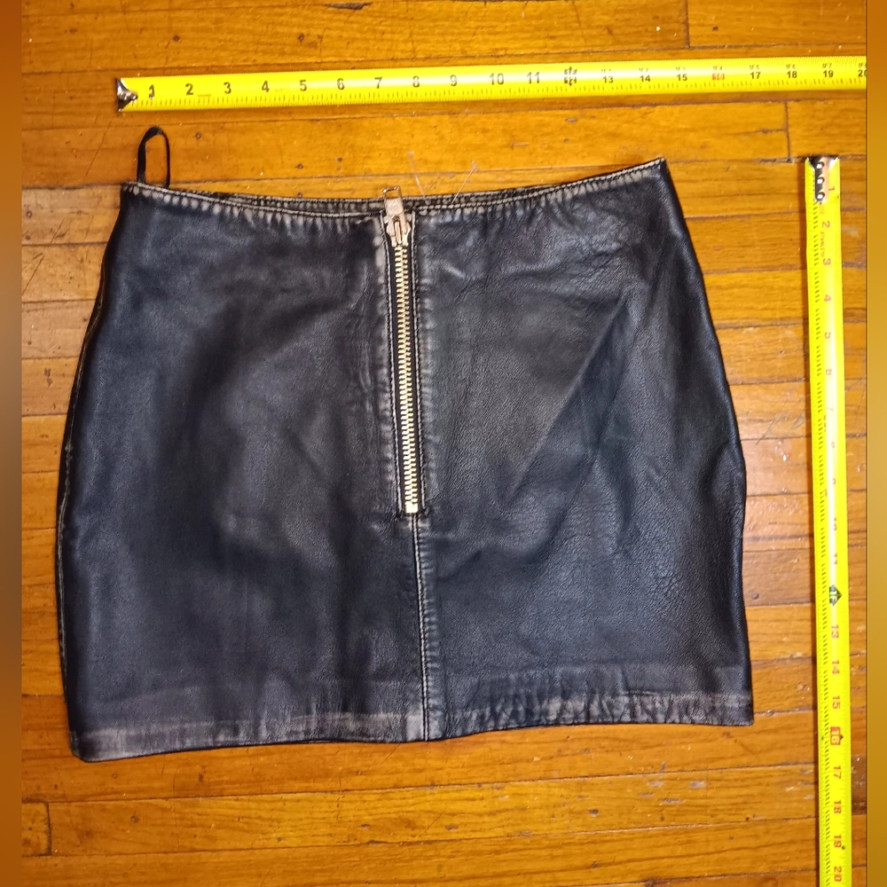 Oval Square leather skirt